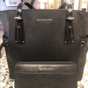 Black Michael Kors Purse & Wallet Matching Set!